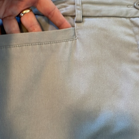 Women’s sz 14 Counterparts light gray capris. Front/back pockets 2% spandex - Picture 8 of 8